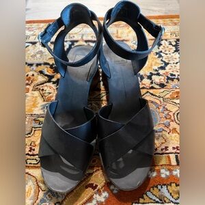 Dolce Vita Strappy Black Leather Women's Sandals Small Wooden Heels- 9.5